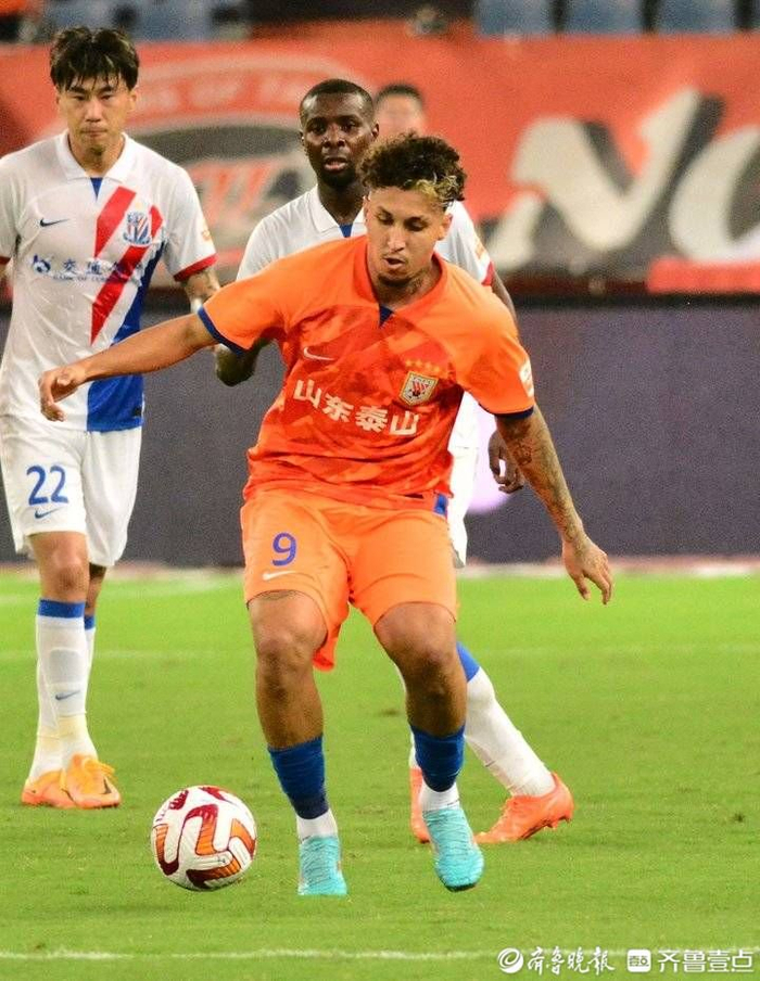 ayx sports-山东泰山训练开放日，冲刺阶段遗憾出局引欢呼，欧冠在即，临场指挥获称赞的简单介绍-ayx sports